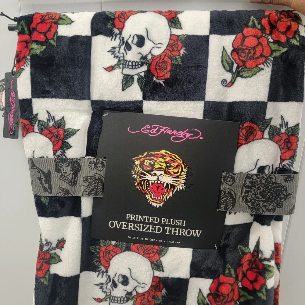 NWT ED HARDY Checkered Oversized 60 x 70 Plush Throw Blanket Skulls and Roses‎